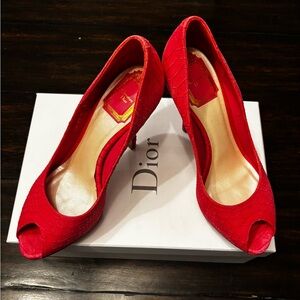 Vintage MISS DIOR PEEP TOE 4 inch heels in Framboise size 7.5 (37.5 euro)